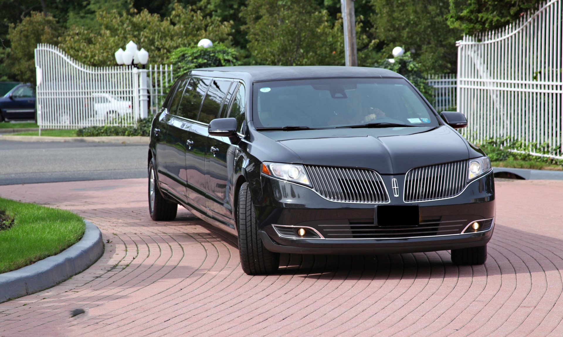 Lincoln-MKT interior
