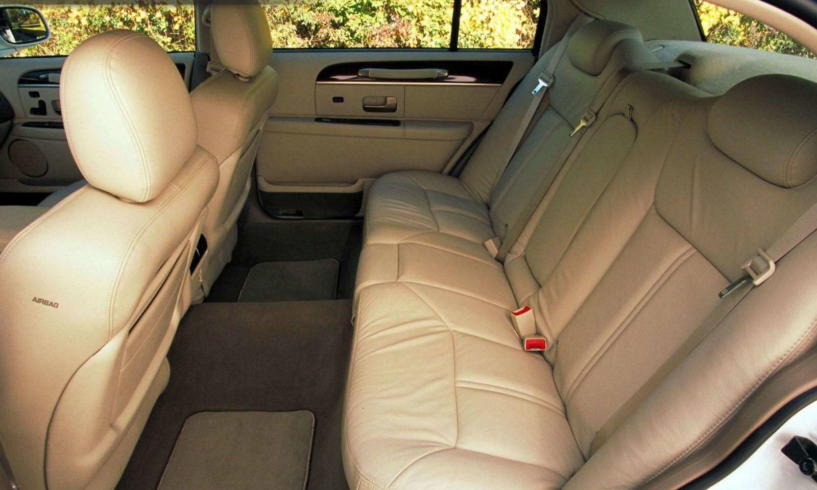 Lincoln Town Car exterior